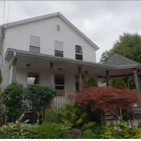 Garden 2 Storey House, מלון ב-Downtown Niagara Falls, מפלי הניאגרה