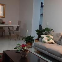 a living room with a couch and a table at Apartamento compartido con anfitrión, habitación con o sin baño privado y vistas preciosas de la ciudad, Sabaneta