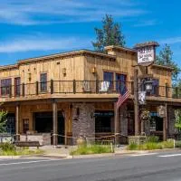 Ski Inn Taphouse Hotel, hotel u gradu 'Sisters'