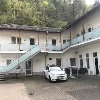 Hotel Garni Rabennest, отель в городе Браубах