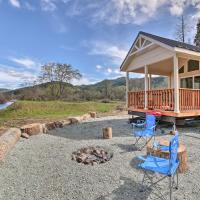 Canyonville Tiny Home on South Umpqua River!, hotel in Canyonville