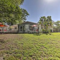 Charming Home Near Hillsborough Bay with Yard!, hotel in Riverview