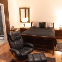 Cozy private Guest House, hotel near Santa Monica Municipal Airport - SMO, Los Angeles