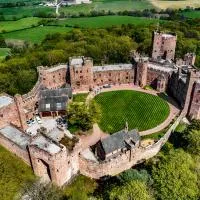Peckforton Castle, hotel din Tarporley