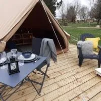 Tente Bell au camping Hautoreille, hótel í Bannes