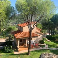 Agradable casa con piscina y jardin.