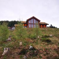 Cabin in beautiful surroundings at Harpefossen, hotel in Nordfjordeid