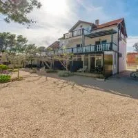 Apartments Villa Agape Vir, hotel di Vir