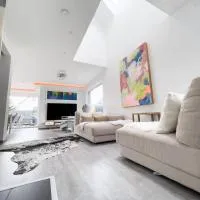 Villa Dreamy Vibes mit Privatem Pool & Rheinblick, hotelli kohteessa Niederkassel