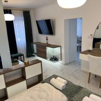 La Luna Premium Deluxe Apartment with Free Jacuzzi, Bikes & Covered Parking, hotell i Našice