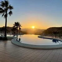 Tranquility, sun, breathtaking views & 7 minutes drive to sea, hotel a Benitachell