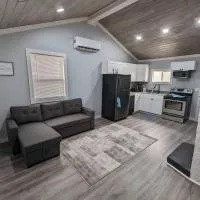 Summerlee Suite - Beautiful Remodeled Farmhouse, hotel v mestu Oak Hill