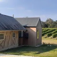 NEST- Luxury Vineyard Accommodation, khách sạn ở Rowella