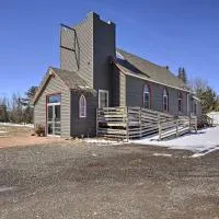 Renovated Historic Church Along Namekagon River!, hotel v destinaci Seeley