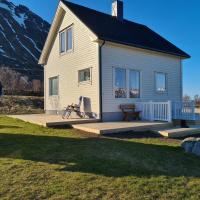 Lauvåsstua-Charming house by the sea