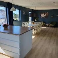 Spacious and kid friendly villa with garden, hotell på Stange