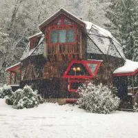 Cedar Creek Hideaway - Meredith Lodging、Welchesのホテル