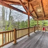 Spacious Cabin w/ Decks Near Saratoga Springs – hotel w mieście Middle Grove