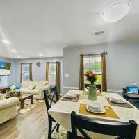 NEW! Luxe Cottage with Big Backyard 10 Mi to Augusta, hotell sihtkohas Evans