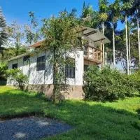 Cabañas en el Bosque, hotel u gradu Borrero Ayerbe