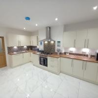 Spacious & Modern 4 Bedroom Holiday Home Gwynedd