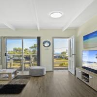 Dolphin Breeze - fully fenced and pet friendly, hotel in Culburra Beach