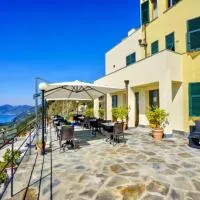 Albergo Luna di Marzo، فندق في فولاسترا