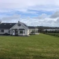 Lough Aduff Lodge 5 minutes from Carrick on Shannon, hotel i Leitrim