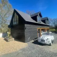 The Sans Souci Estate - The Chalet Studio Apartment, Adults Only, hotel en Châtelus-Malvaleix