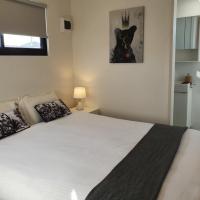 Lunar Cabins, hotel near Forbes Airport - FRB, Parkes