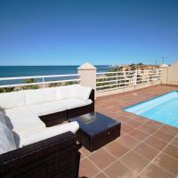 Ático con piscina privada en primera línea, hotel in Els Molins Beach, Denia