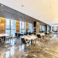 Atour Hotel Zhengzhou East Station Longzi Lake، فندق في تشنغتشو