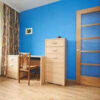 Cozy private room in a three room apartment Free parking Feel like at home, hotel en Pasilaiciai, Vilna