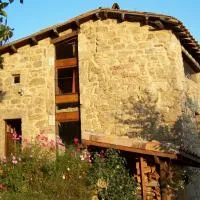 Gîte de Chapelèche Les Châtaigniers, hotell i Gluiras