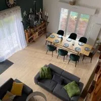 Chez Catherine et Laurent, готель у місті Пломер