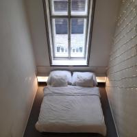 DOWNTOWN PRAGUE minimalistic room in flatshare