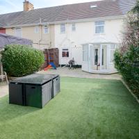 Charming Terraced Family Home with Private Garden, hotel near Liverpool John Lennon Airport - LPL, Speke