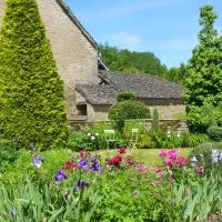 La ferme aux glycines, מלון בAillevans