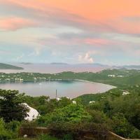 *STUNNING OCEAN VIEW* Private & Perfect For Two, hotel in St Thomas