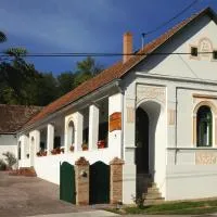 Flórián Vendégház, hotel u gradu 'Villánykövesd'
