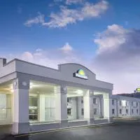 Days Inn by Wyndham Roanoke Hollins Near I-81، فندق في رونوك
