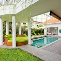 3BR Del Mar Beach Villas Near La Plancha Seminyak: Seminyak'ta bir otel