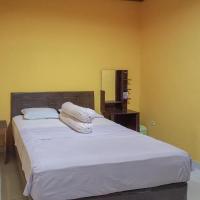 Julista House Mitra RedDoorz, hotell i Tilamuta