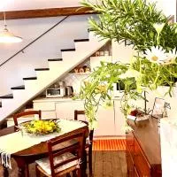 -- La Maisonette Casa Vacanze by Le Dimore del Borgo -- Graziosa casa a due passi dal parco Aymerich - Cucina - Dotazione biancheria - Tutti i comfort - Privacy libertà come stare a casa -Per coppie famiglie amici - Holiday Home with Kitchen، فندق في Làconi