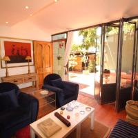 * Couples and family secluded getaway + pool*, hotel in Observatory, Cape Town