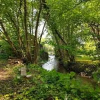 Le Calme à la source – hotel w mieście Bréchamps