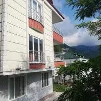 Yavuz Luxury Apartments, hotel Maçkában