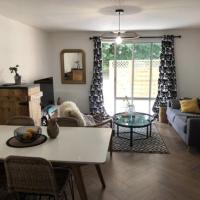 Charmant T2 de 45m2 - parking privé - terrasse- linge inclu- Proche Vannes, hotel near Vannes Airport - VNE, Saint-Avé