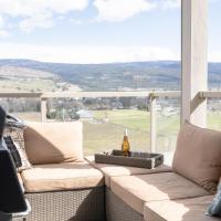 Gorgeous Home in Wine Country, hotel em Kelowna