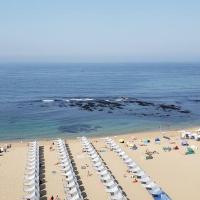 Beach front - sea and sunset views, Hotel in P&oacute;voa de Varzim